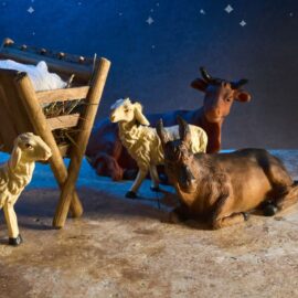 Natività con note musicali che cadono dal cielo