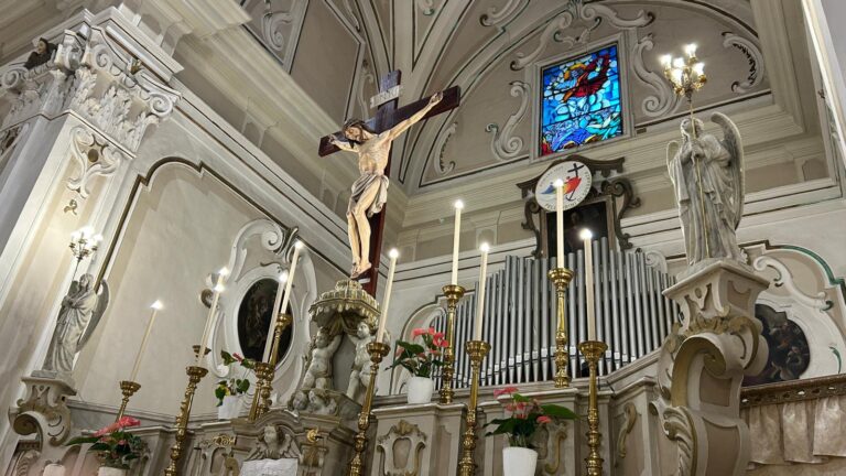 L’arte di scomparire nella liturgia: servire perché Cristo sia al centro